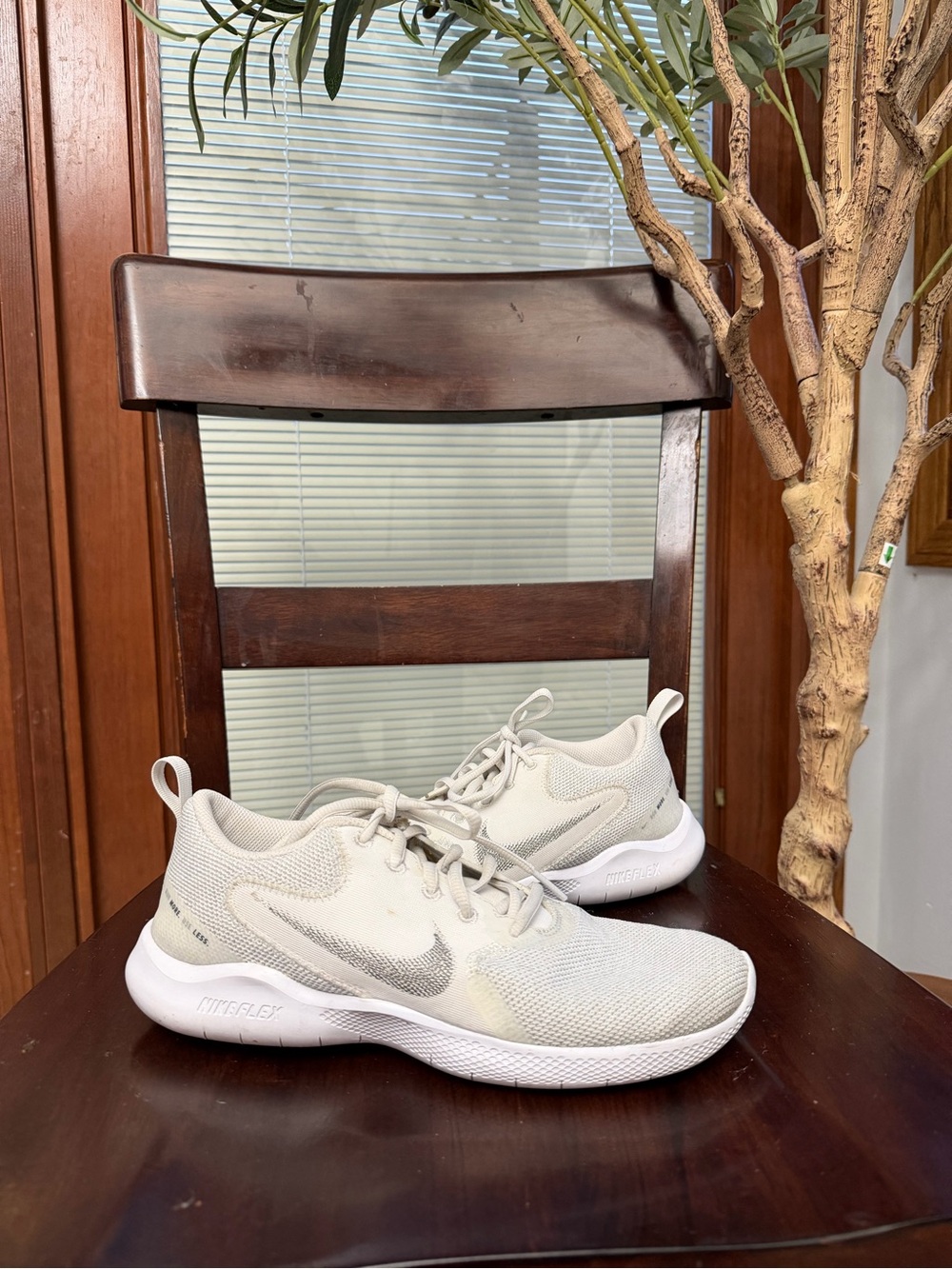 Nike Flex Experience Run 9 women 8.5